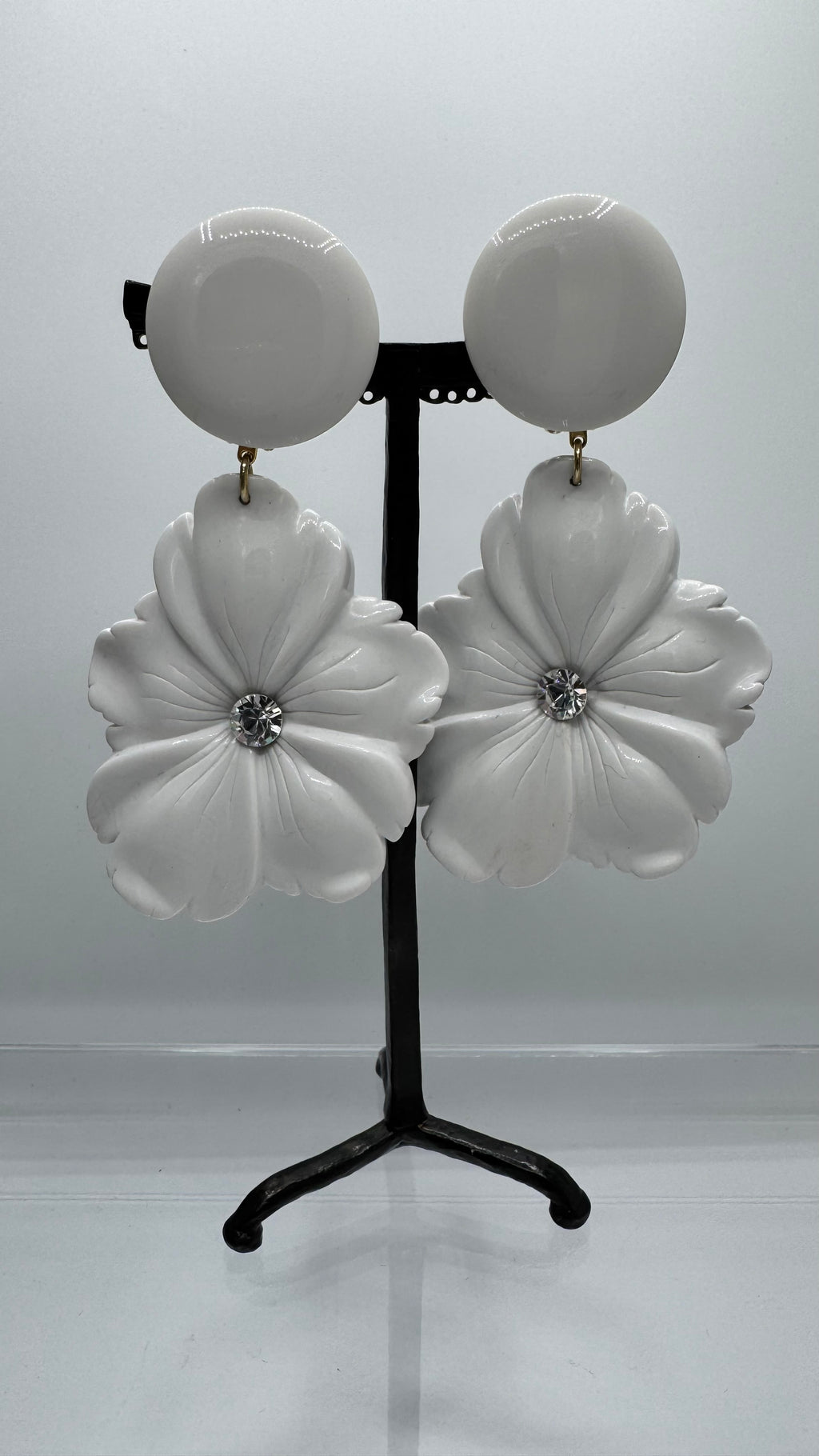 Boucles d’oreilles à clips, résine blanche et strass, grand modèle