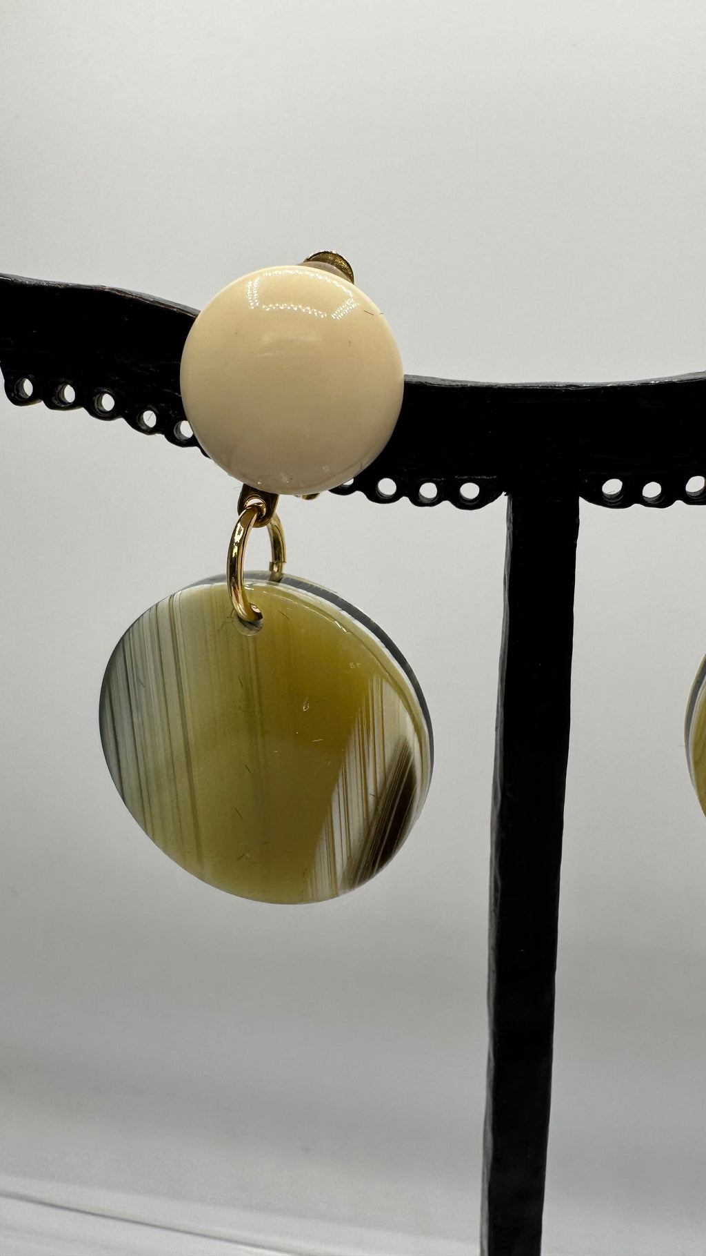 Boucles d’oreilles à clips, plaque acétate de cellulose façon corne, petite taille, légère