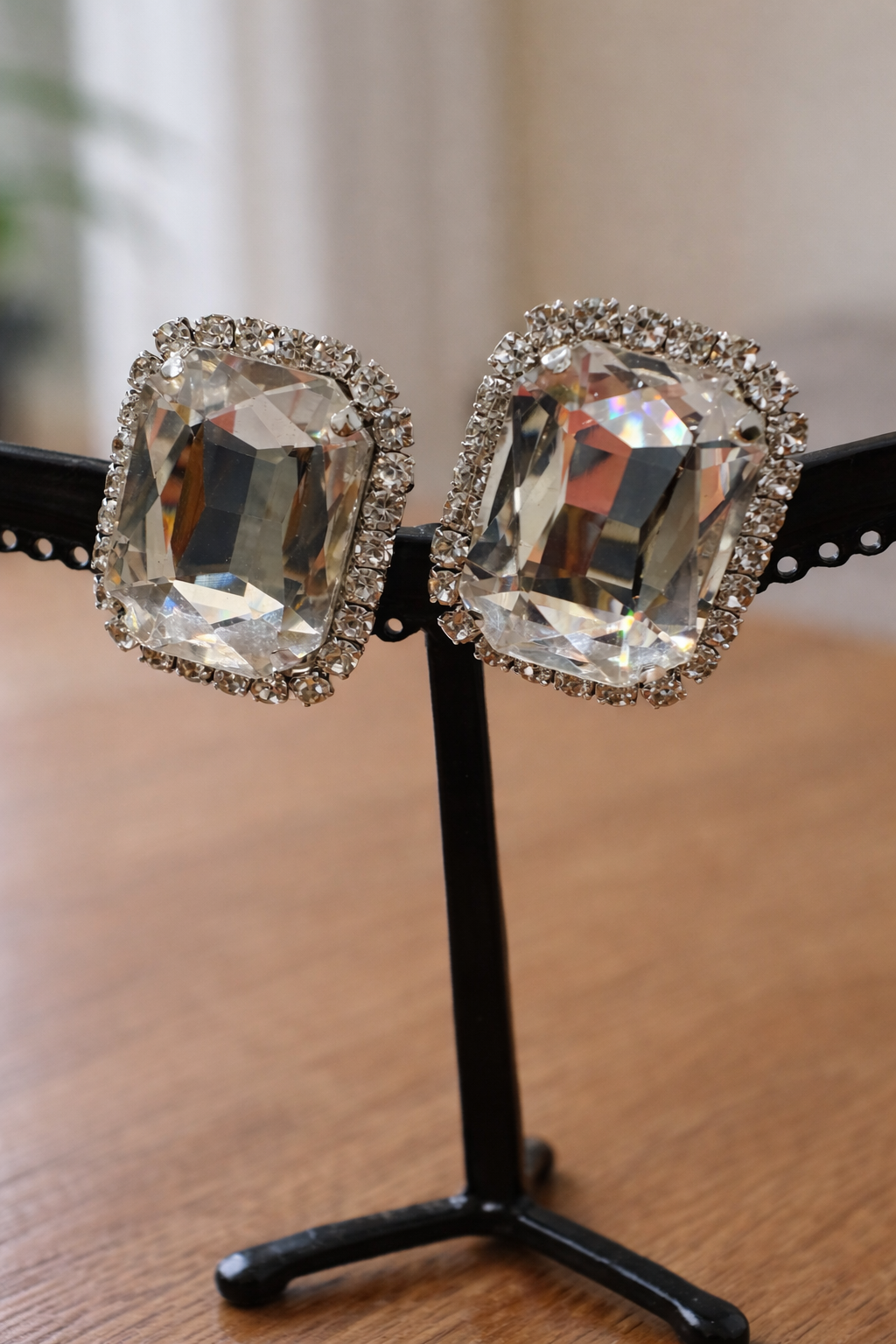 Boucles d’oreilles à clips, strass monté sur argent rhodié, taille moyen