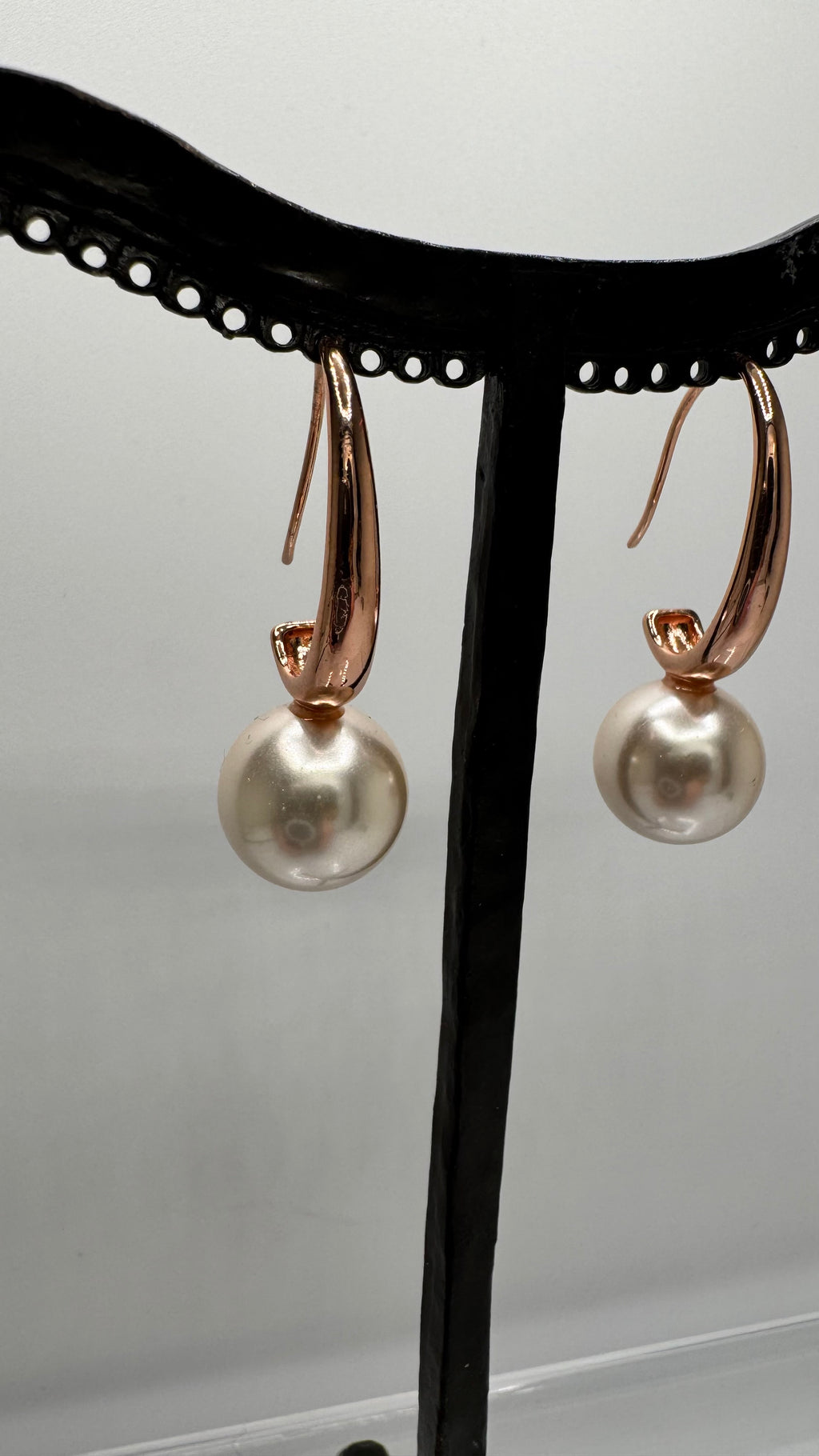 Boucles d’oreilles, doré et perle, petit modèle
