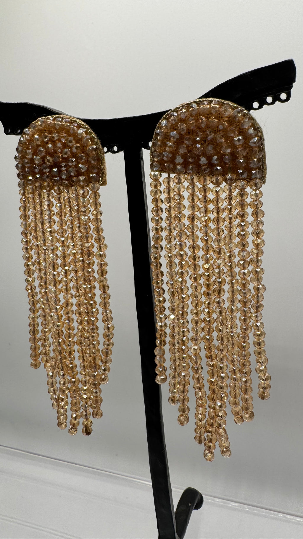 Boucles d’oreilles à clous, perles dorées, modele long