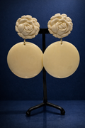 Boucles d’oreilles à clips, ivoire, cabochon fleur, taille moyenne