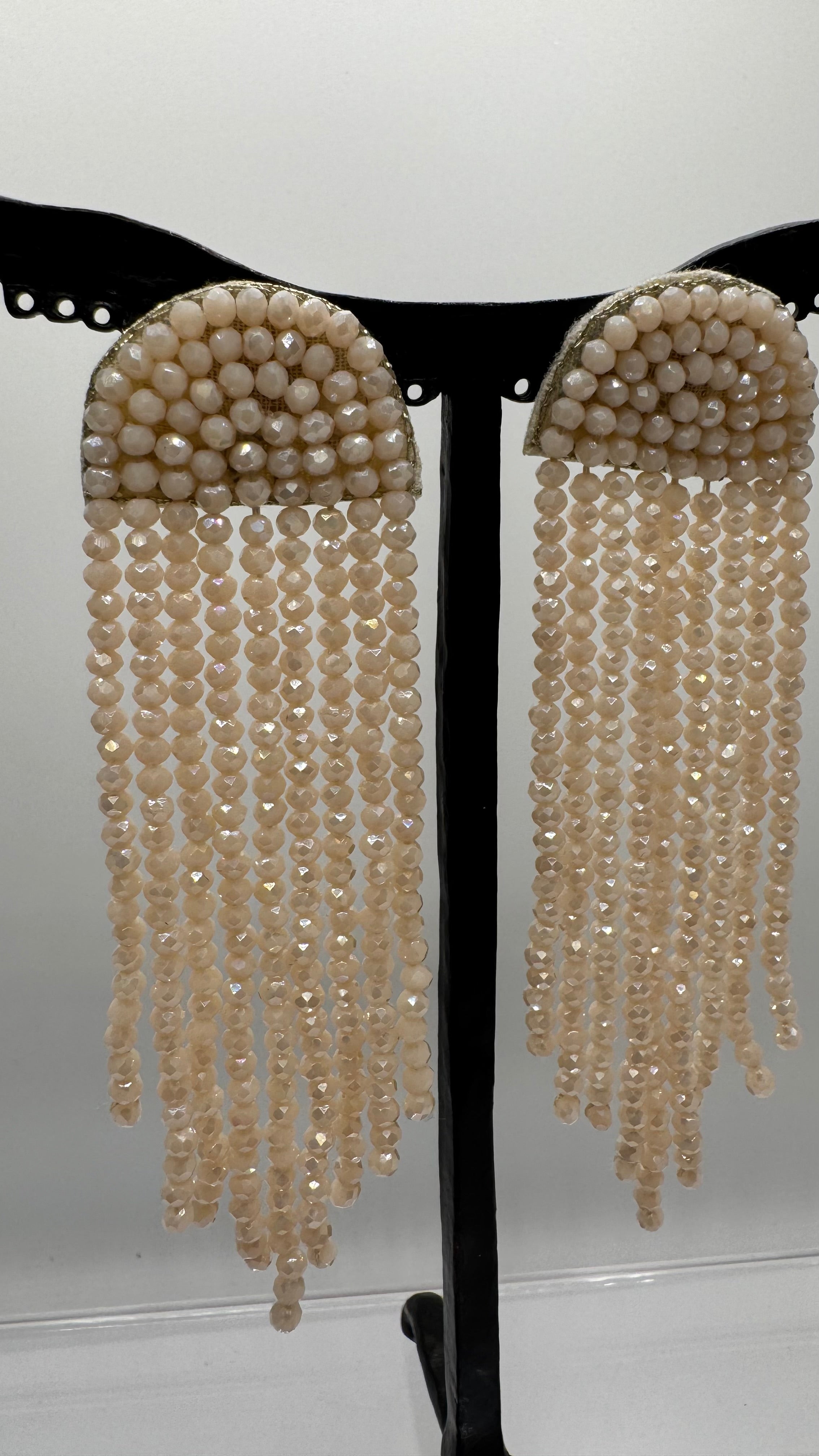 Boucles d’oreilles à clous, perles blanches, modèle long
