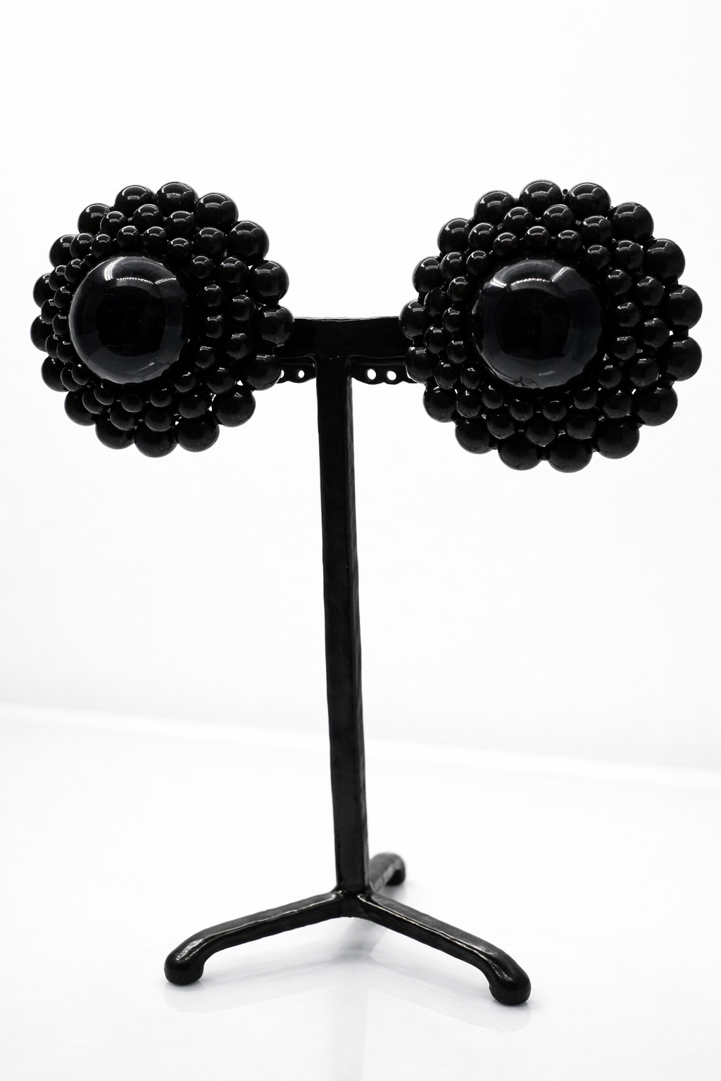 Boucles d’oreilles à clips, résine noire, taille moyenne, léger