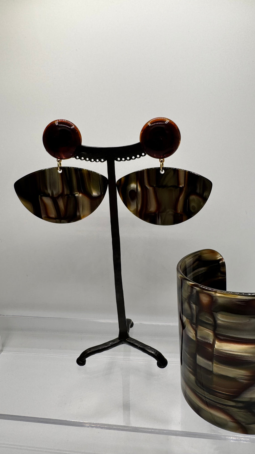 Boucles d’oreilles à clips, plaque acétate de cellulose Onyx, modèle Luna taille moyenne, léger
