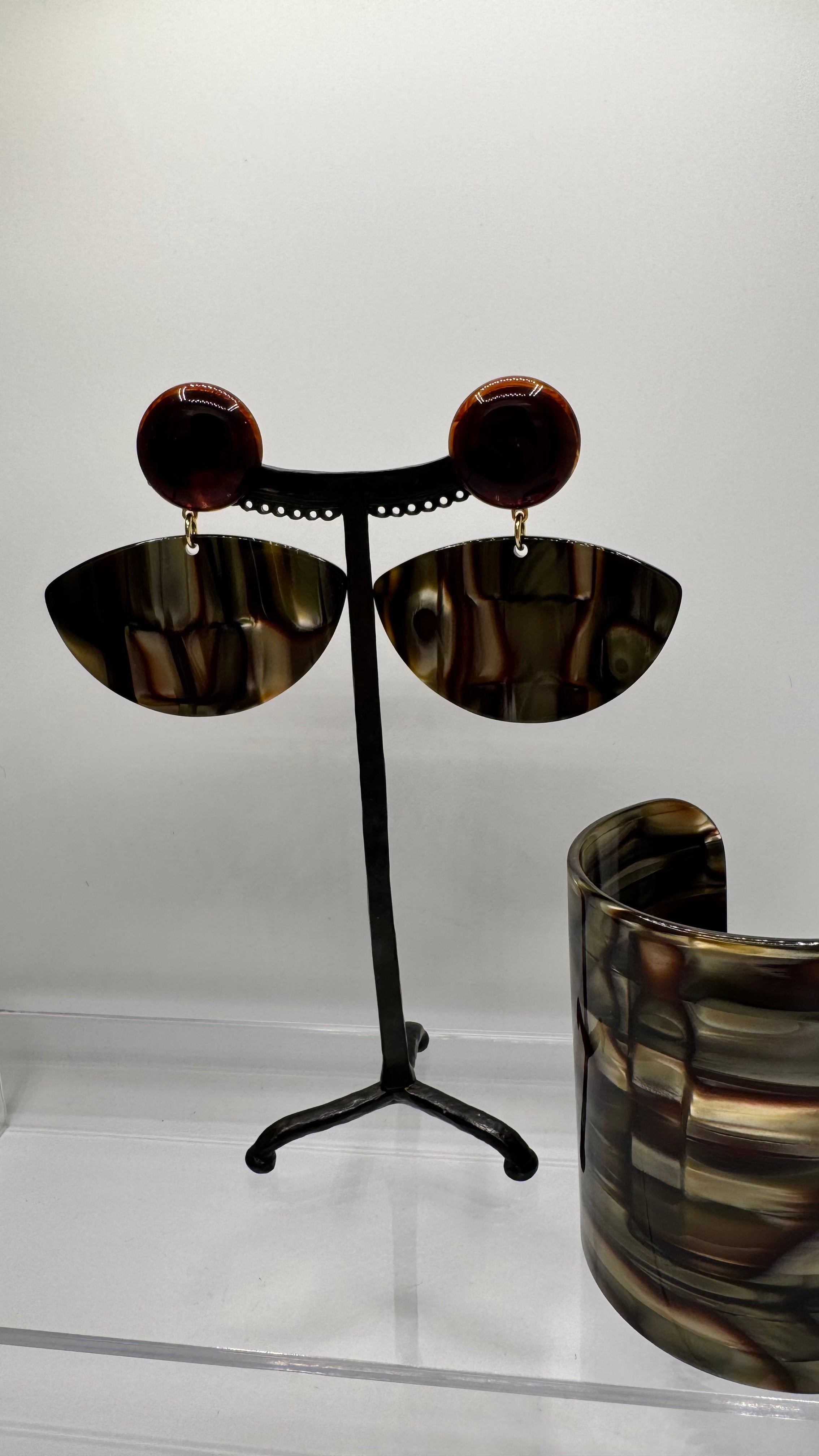 Boucles d’oreilles à clips, plaque acétate de cellulose Onyx, modèle Luna taille moyenne, léger