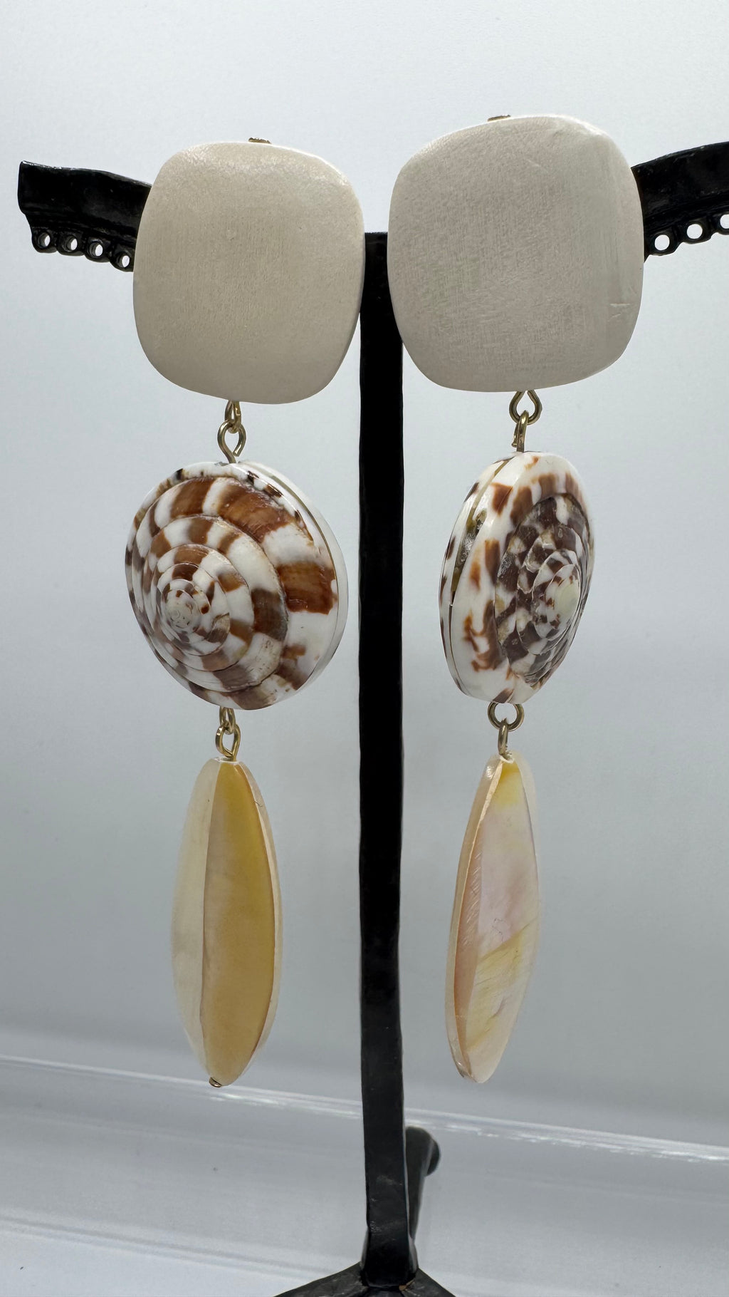 Boucles d’oreilles à clips, résine, coquillage, nacre, longue, modèle taille moyen