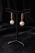 Boucles d’oreilles, doré et perle, petit modèle