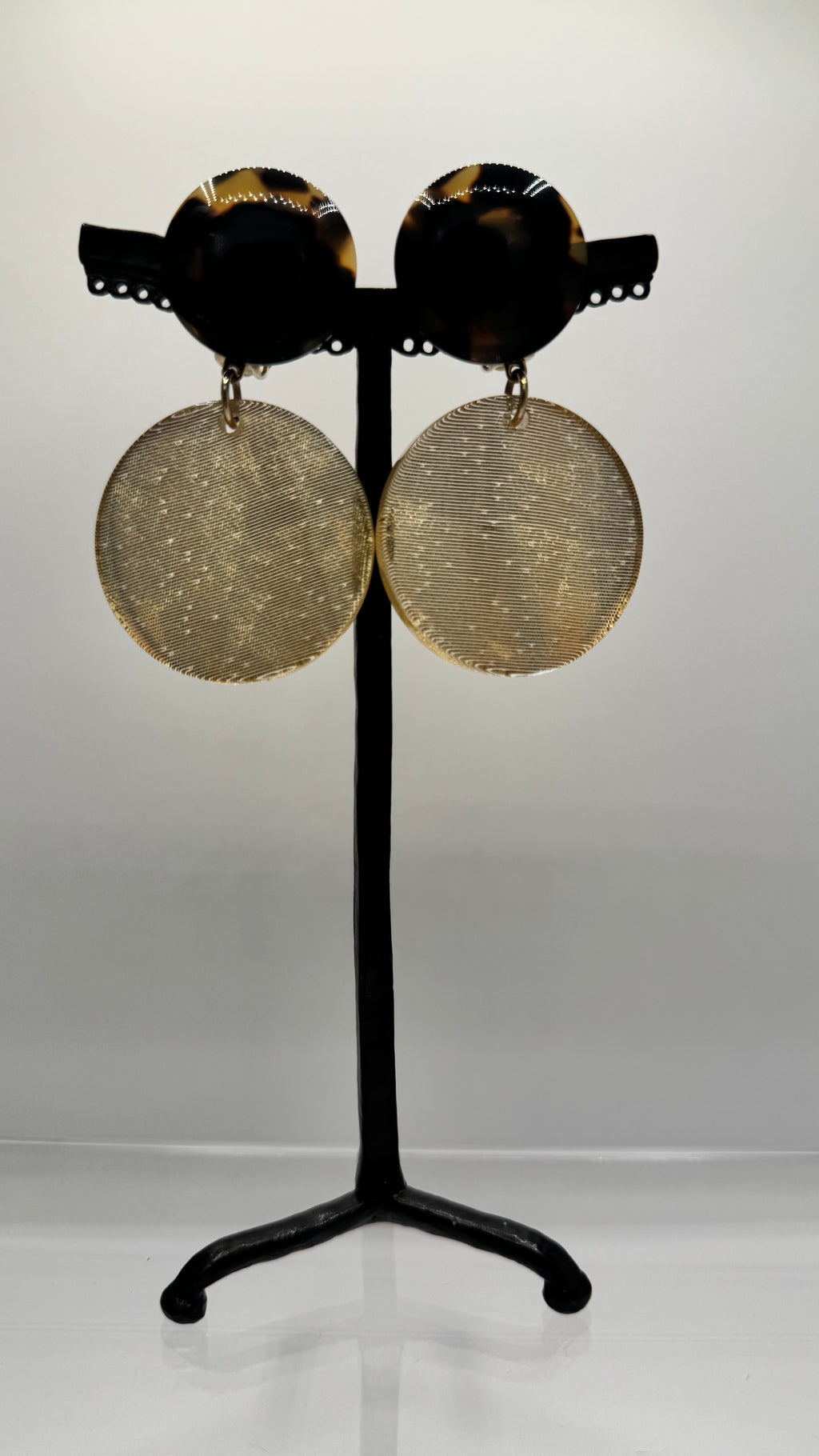 Boucles d’oreilles à clip, cabochon résine Tokyo, pendant acétate de cellulose doré, modèle taille moyenne et léger