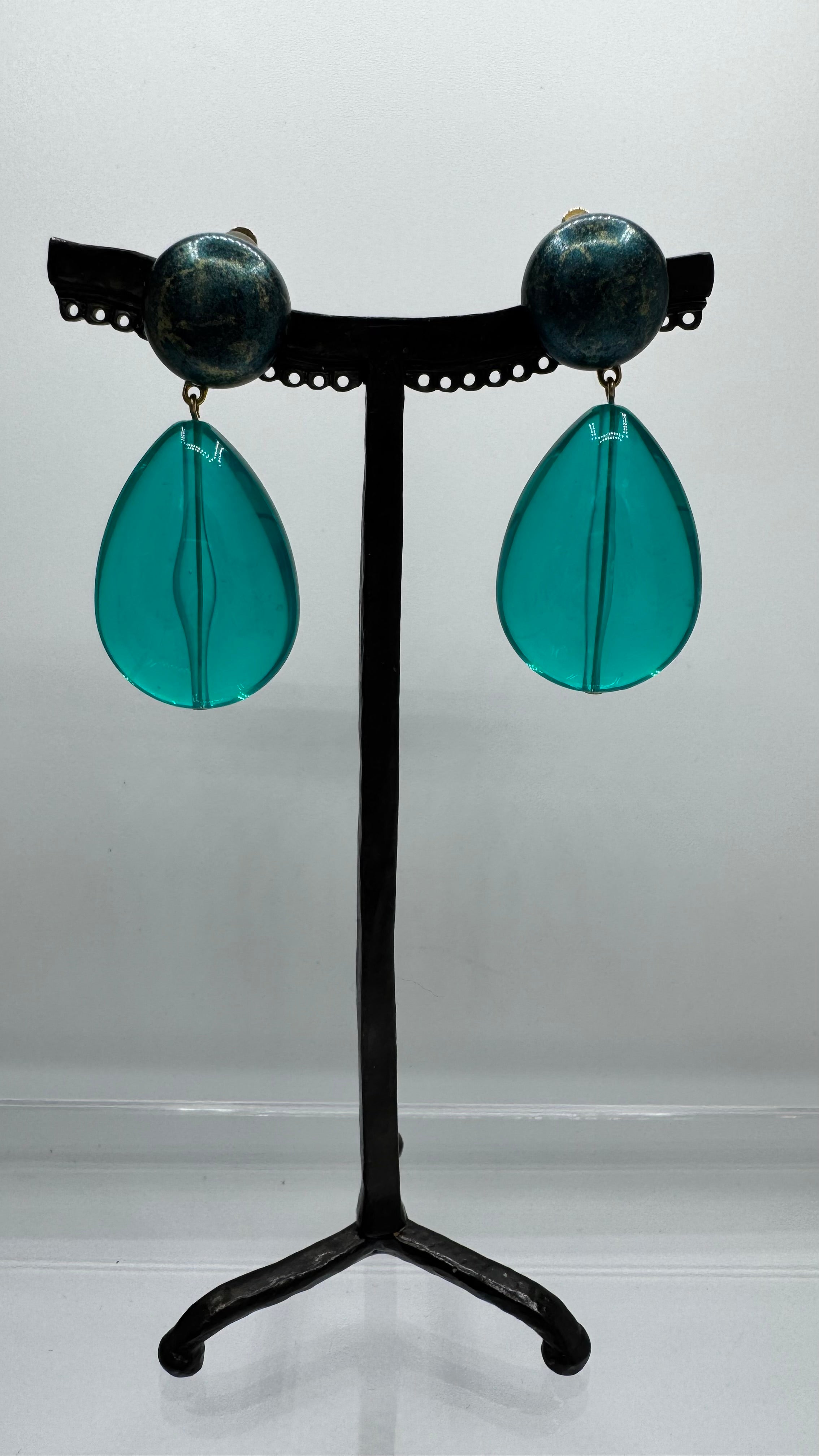 Boucles d’oreilles à clips, résine translucide turquoise, petit modèle Cuba, légère