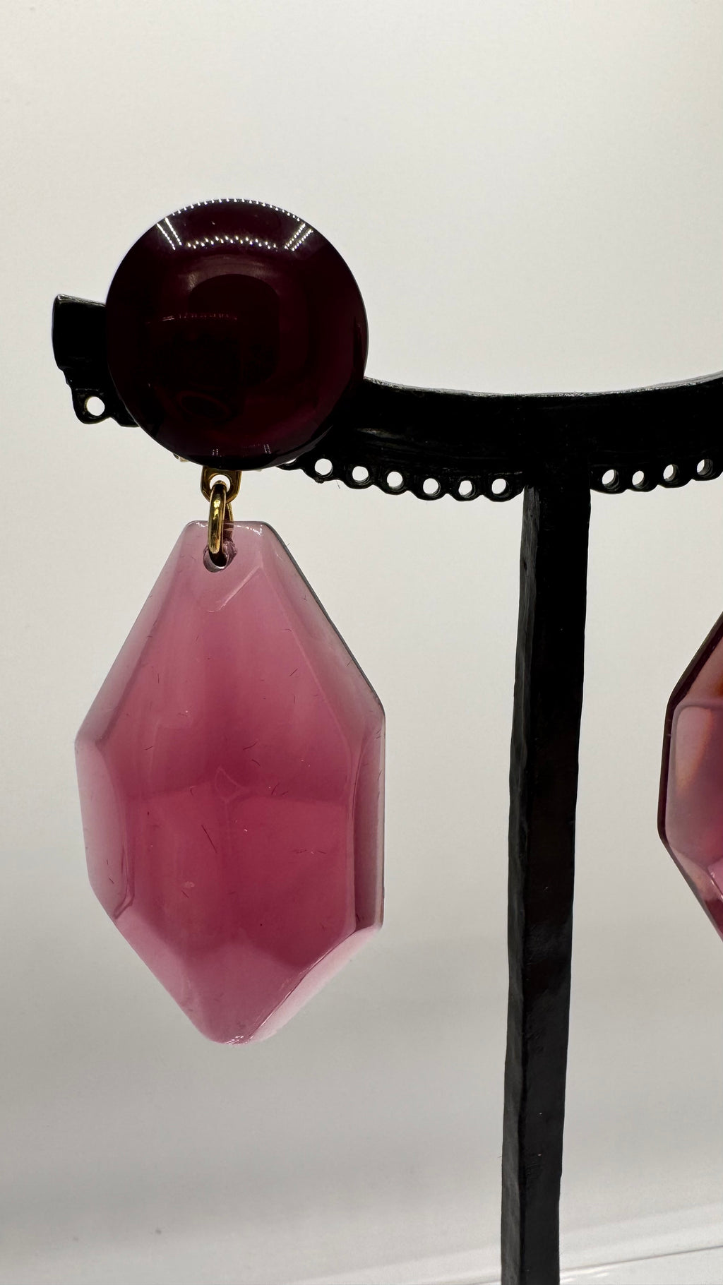 Boucles d’oreilles à clips, résine taille diamant, taille moyen, léger