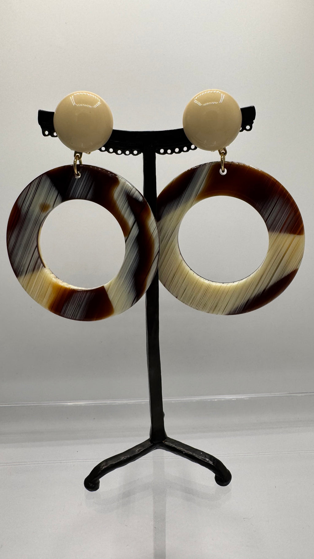 Créoles à clips en acétate de cellulose façon corne, taille moyenne, léger