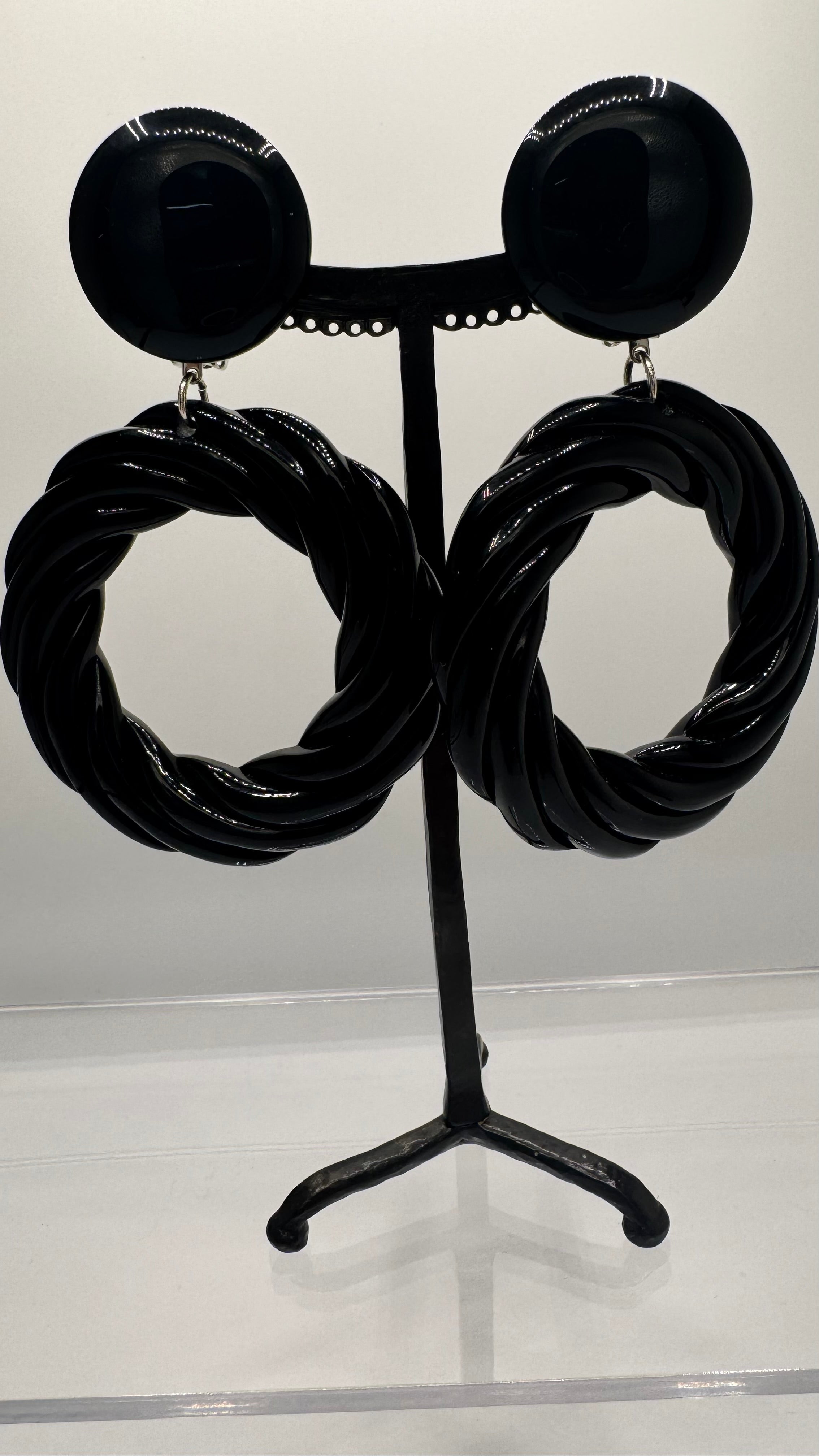 Boucles d’oreilles à clips, résine noir, grand taille