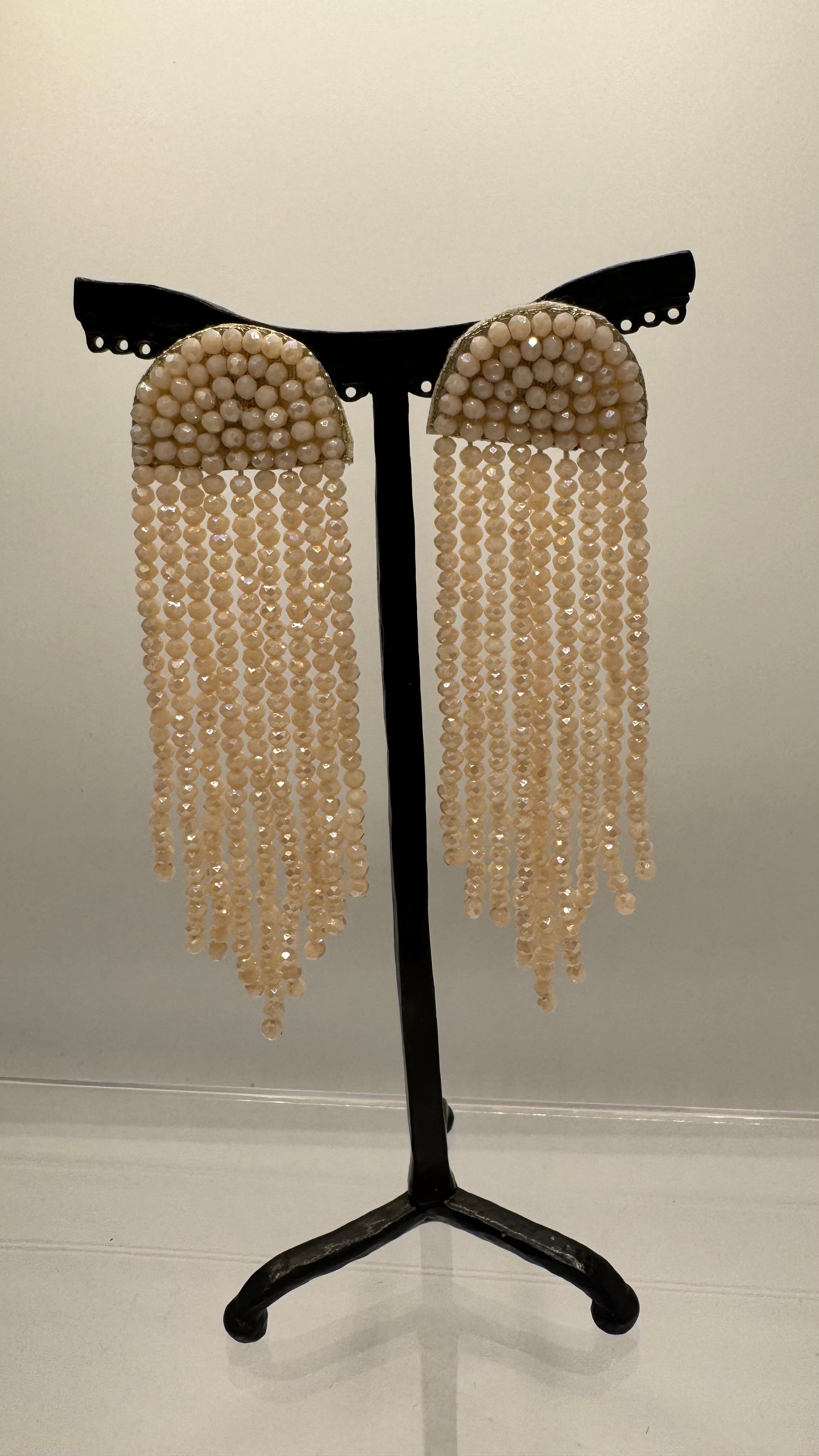 Boucles d’oreilles à clous, perles blanches, modèle long