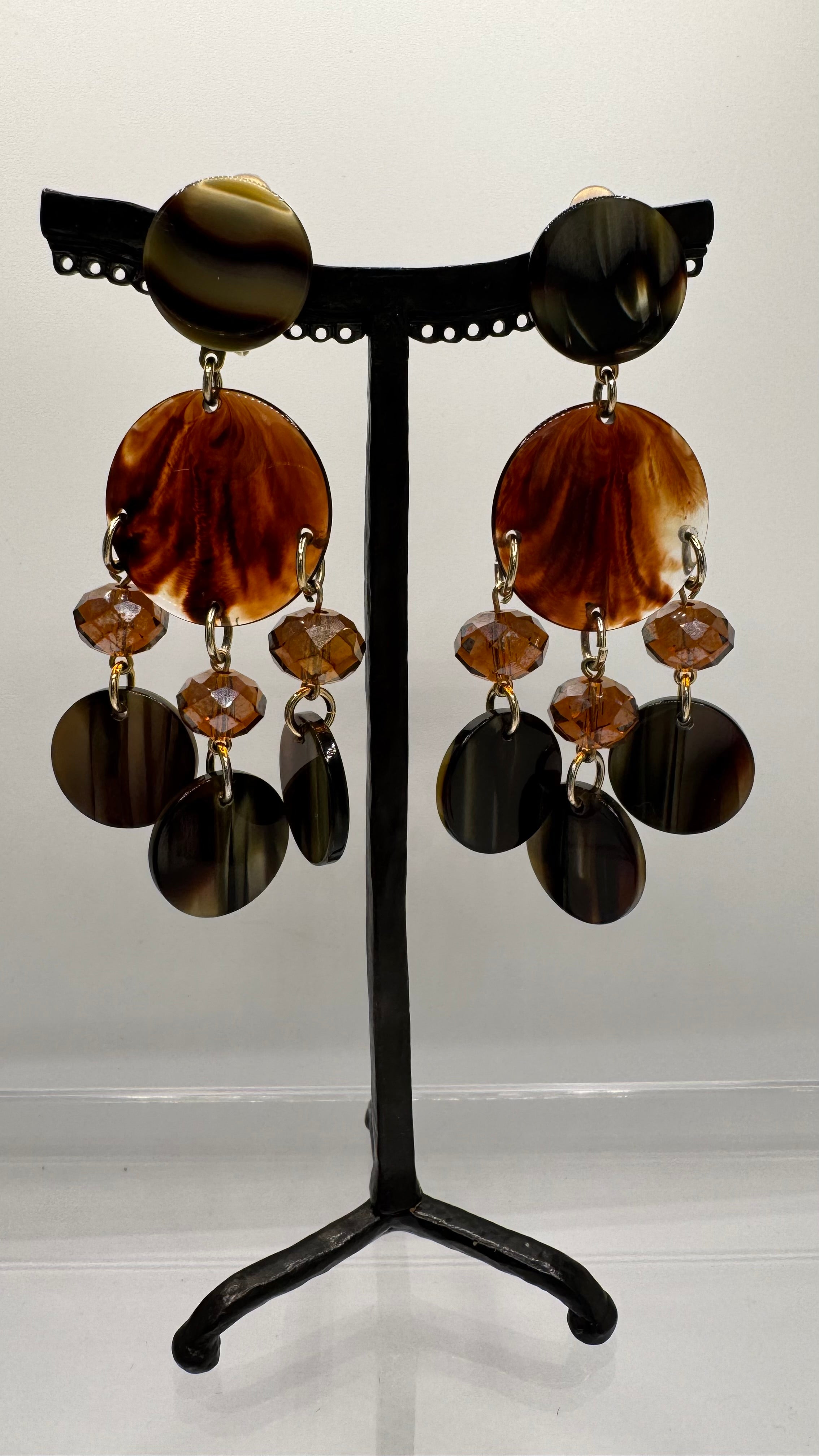 Boucles d’oreilles à clips, résine, cristal et acétate de cellulose Onyx, taille moyenne, légère