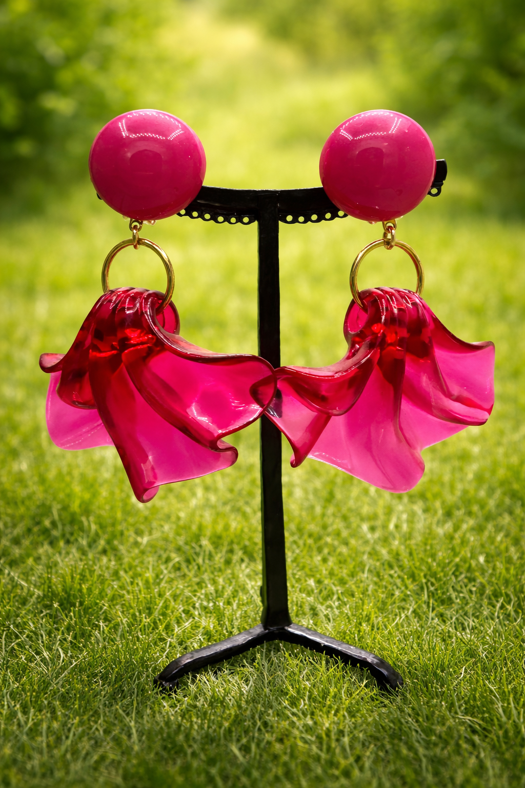 Boucles d’oreilles à clips, résine transparente fushia, modéle Amélia, taille moyenne, légère