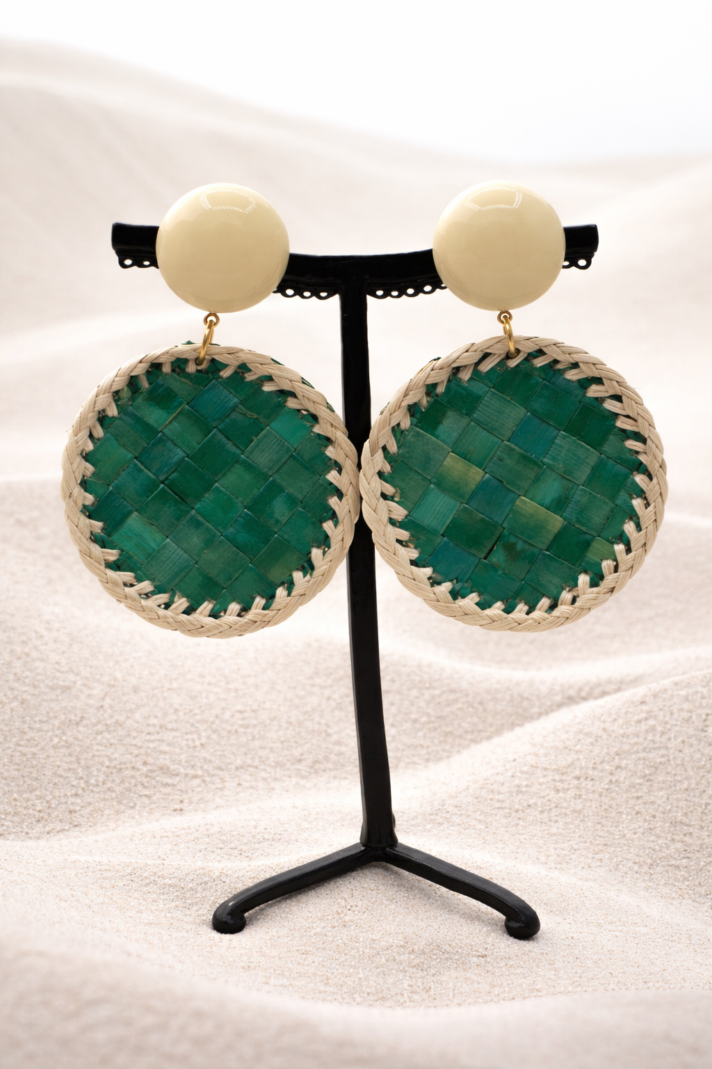 Boucles d’oreilles à clous, raphia, taille moyenne, légère
