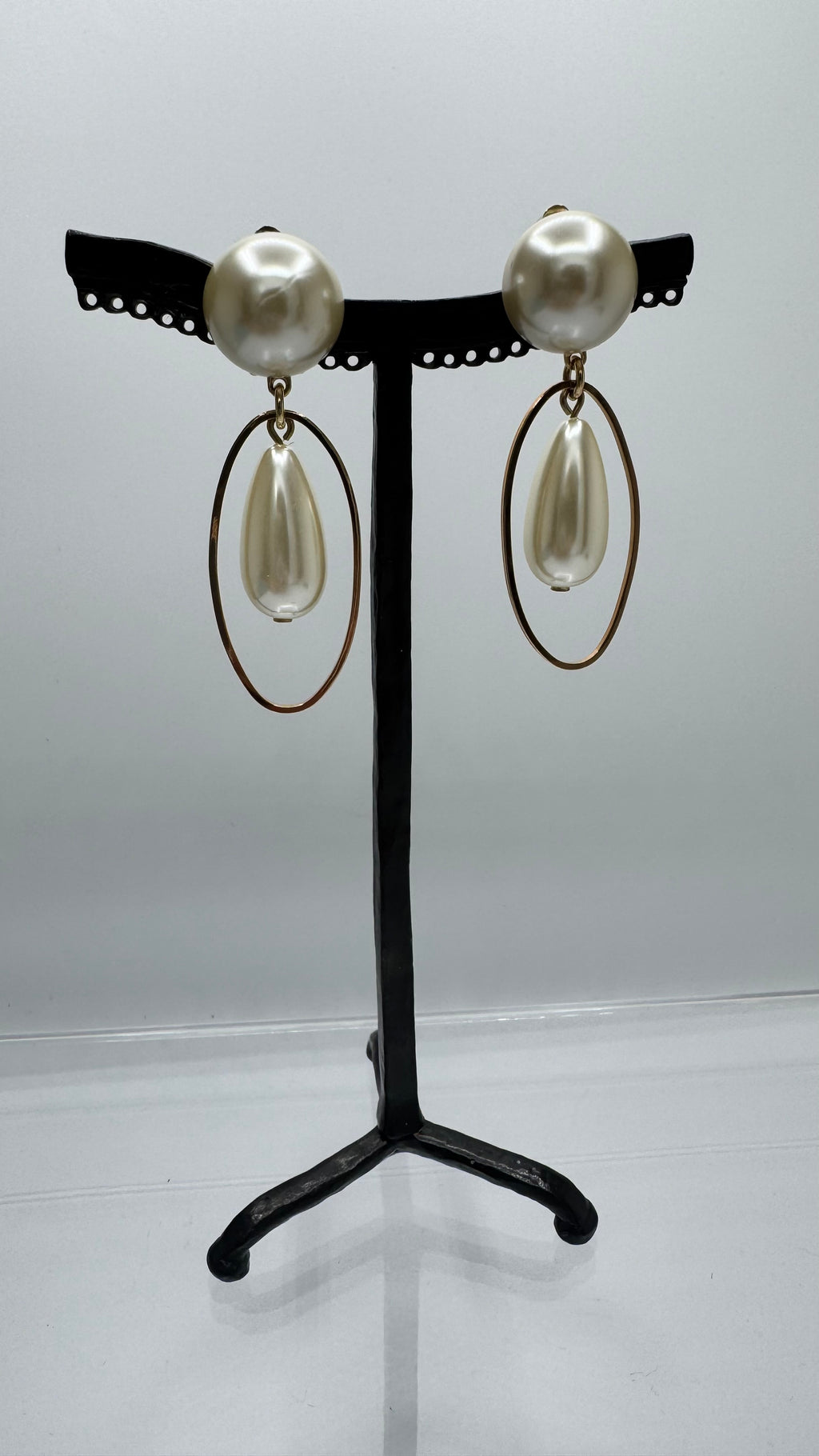 Boucles d’oreilles à clips, perle nacrée et acier rhodié or jaune, petit modèle léger