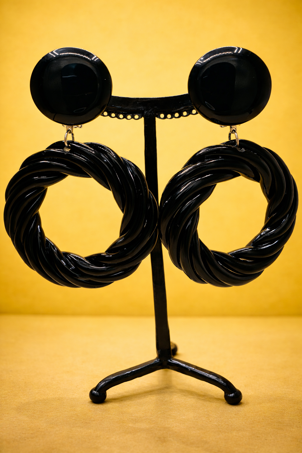 Boucles d’oreilles à clips, résine noir, grand taille