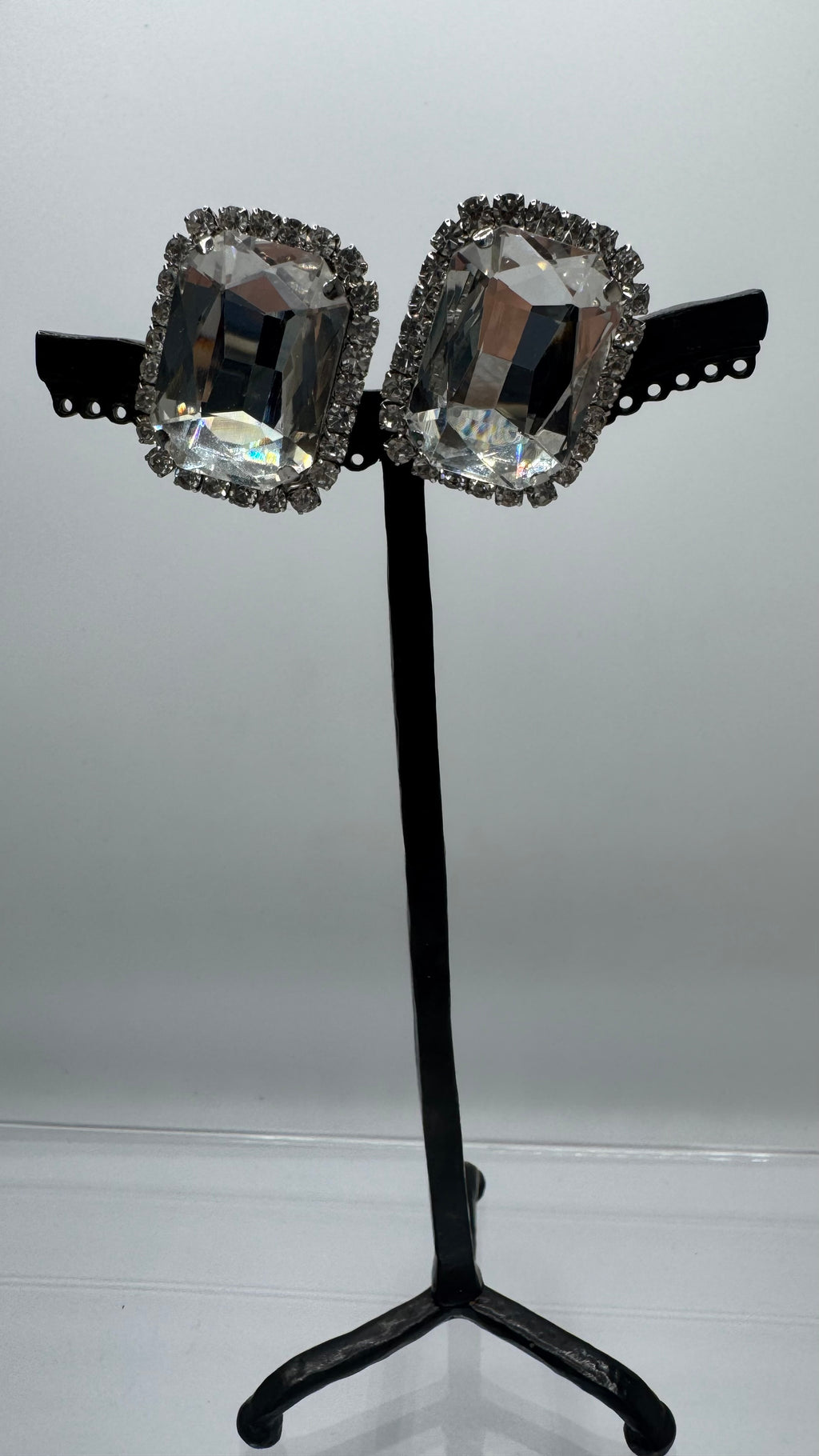 Boucles d’oreilles à clips, strass monté sur argent rhodié, taille moyen