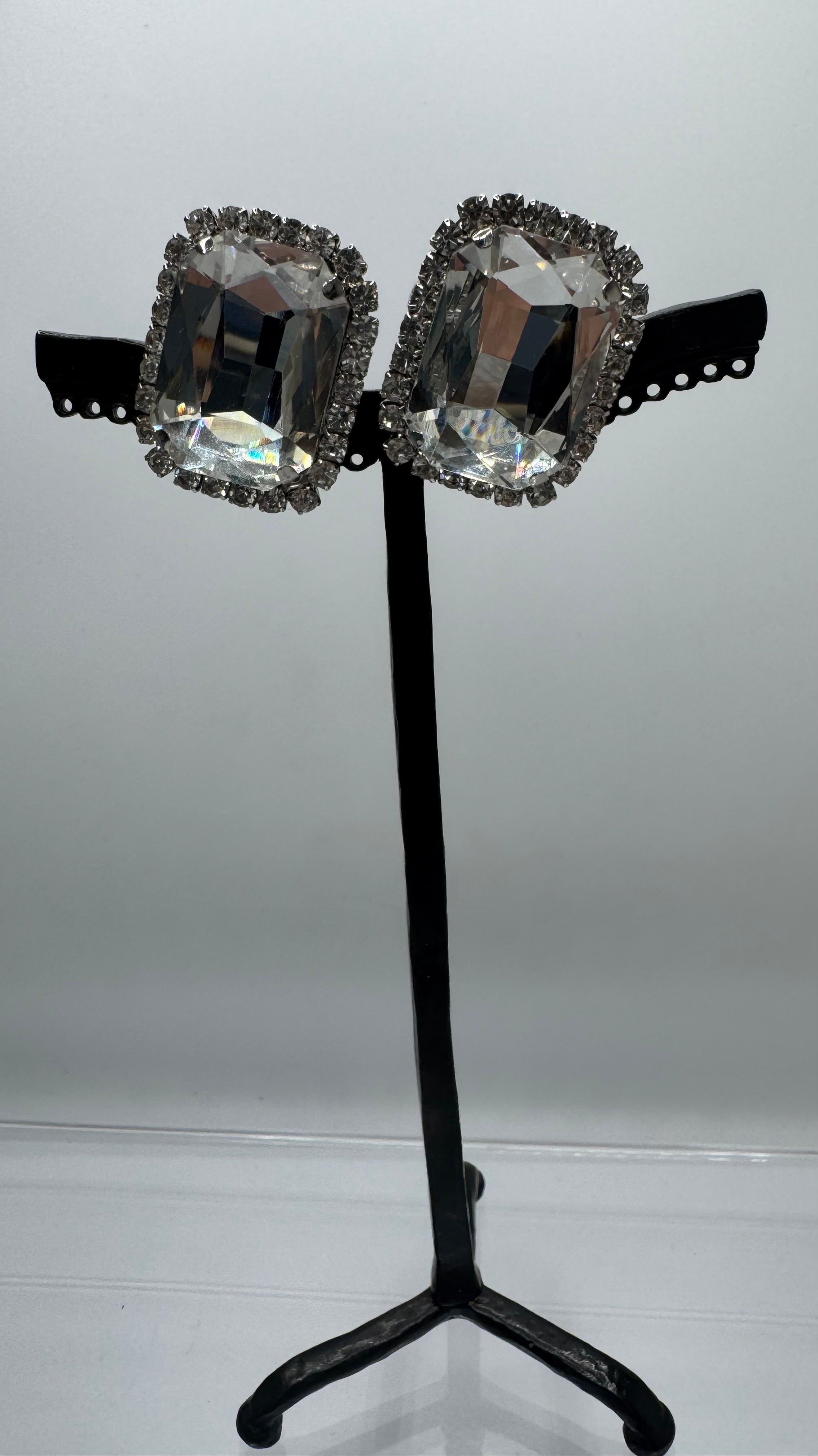 Boucles d’oreilles à clips, strass monté sur argent rhodié, taille moyen