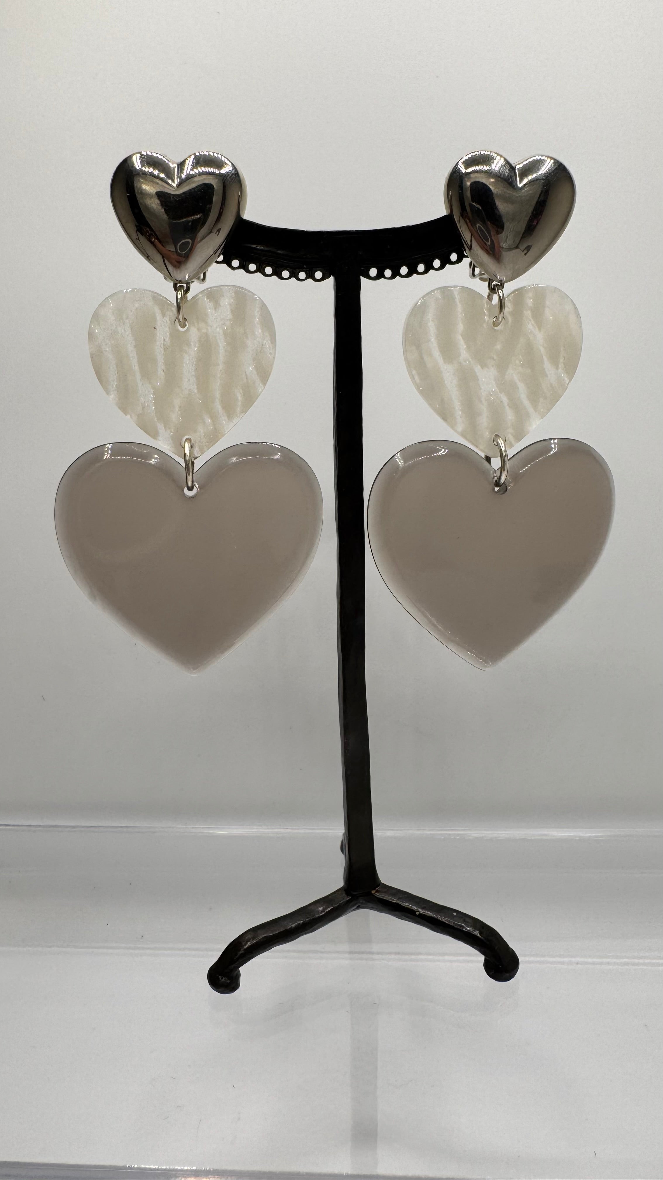 Boucles d’oreilles à clips, acétate de cellulose biseautée et cabochon rhodié argent, taille moyenne, légère