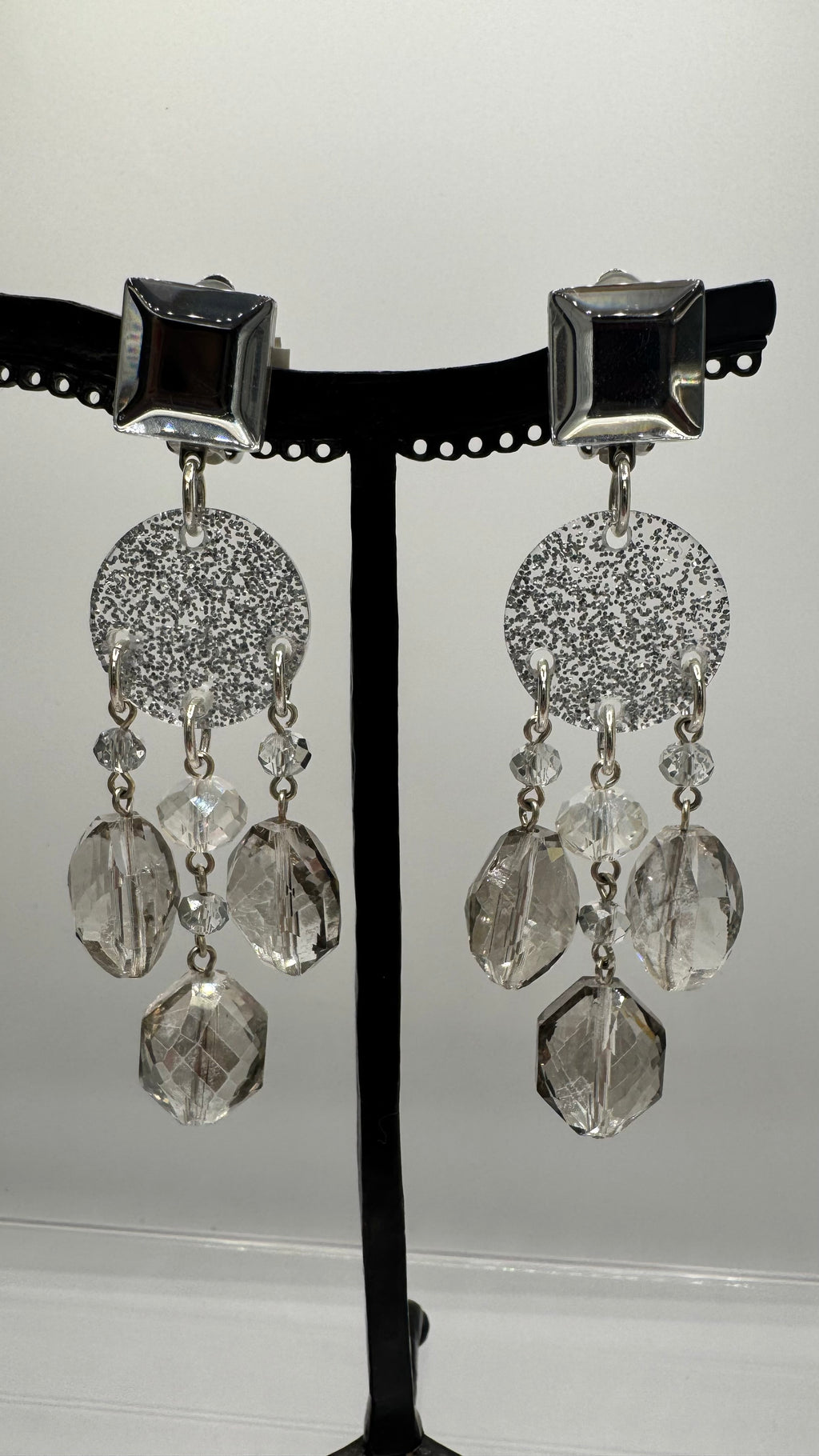 Boucles d’oreilles à clips, cristal de bohème, acétate de cellulose, longue, taille moyen, léger