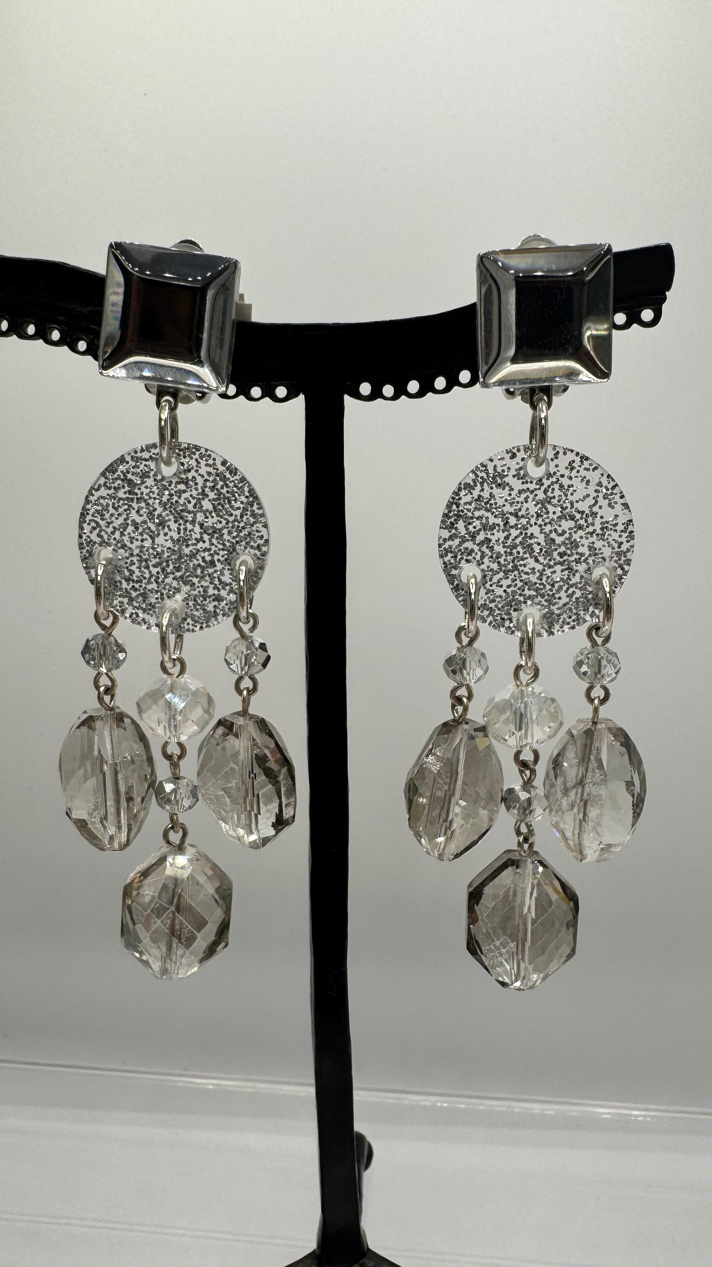 Boucles d’oreilles à clips, cristal de bohème, acétate de cellulose, longue, taille moyen, léger