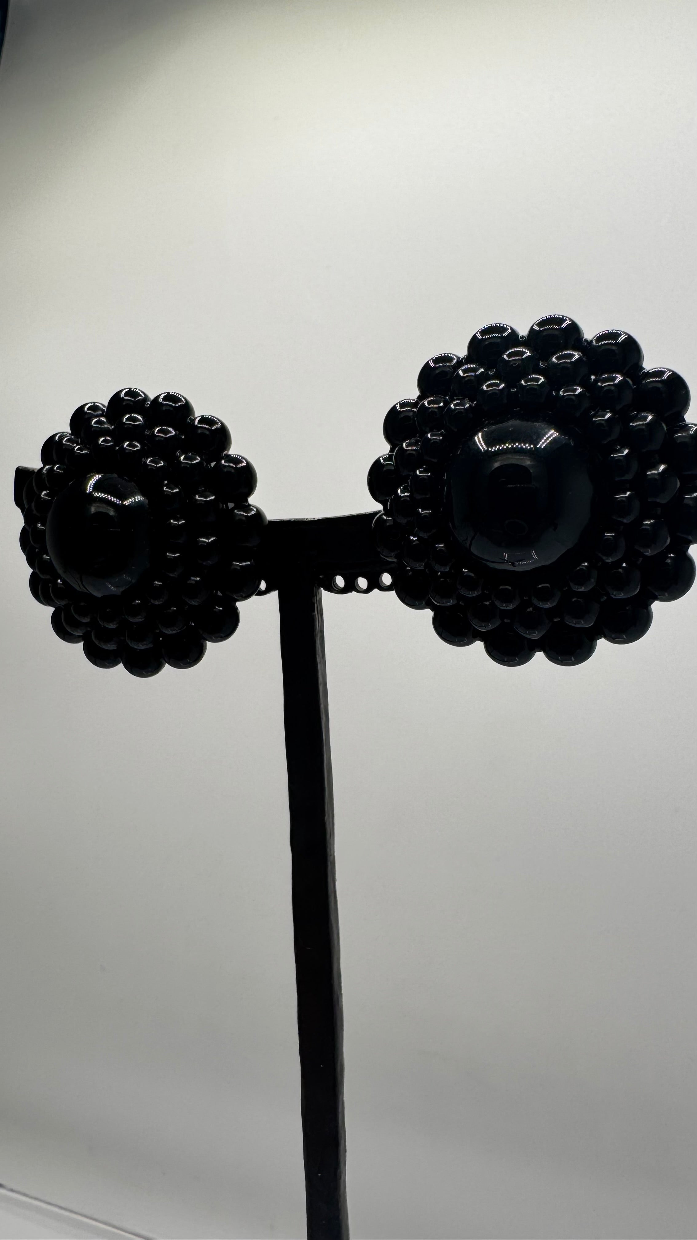 Boucles d’oreilles à clips, résine noire, taille moyenne, léger