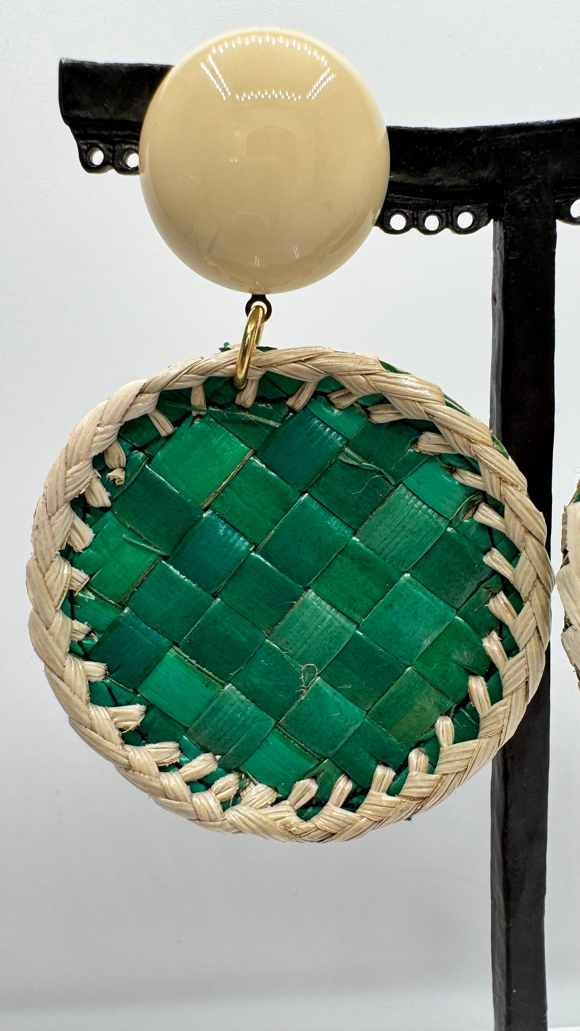 Boucles d’oreilles à clous, raphia, taille moyenne, légère