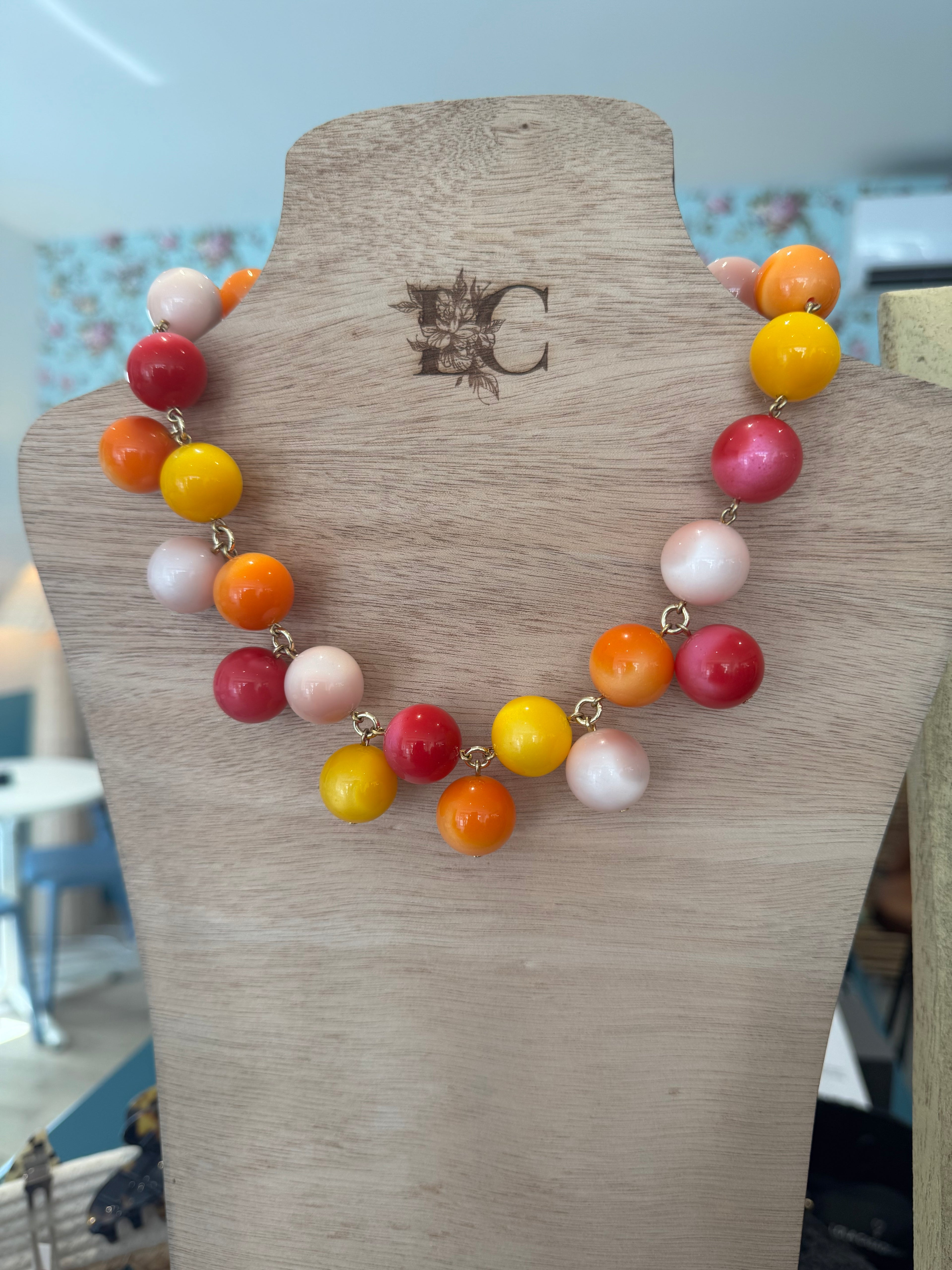 Collier en résine Francine Bramli Paris