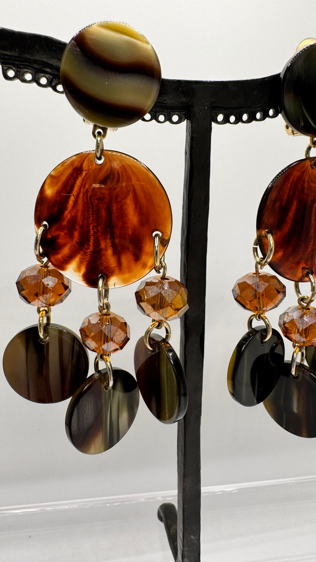 Boucles d’oreilles à clips, résine, cristal et acétate de cellulose Onyx, taille moyenne, légère
