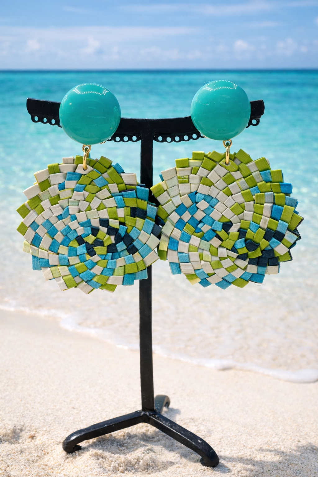 Boucles d’oreilles à clips, raphia et résine, taille moyenne, légère