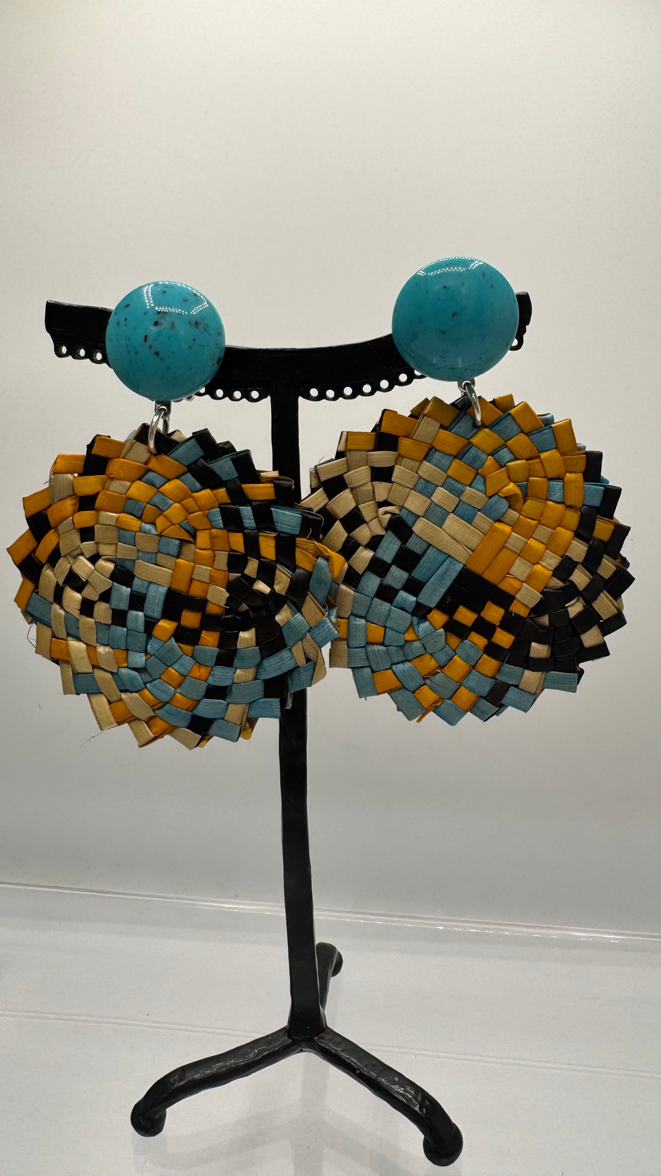 Boucles d’oreilles à clips, raphia et résine, taille moyenne, légère