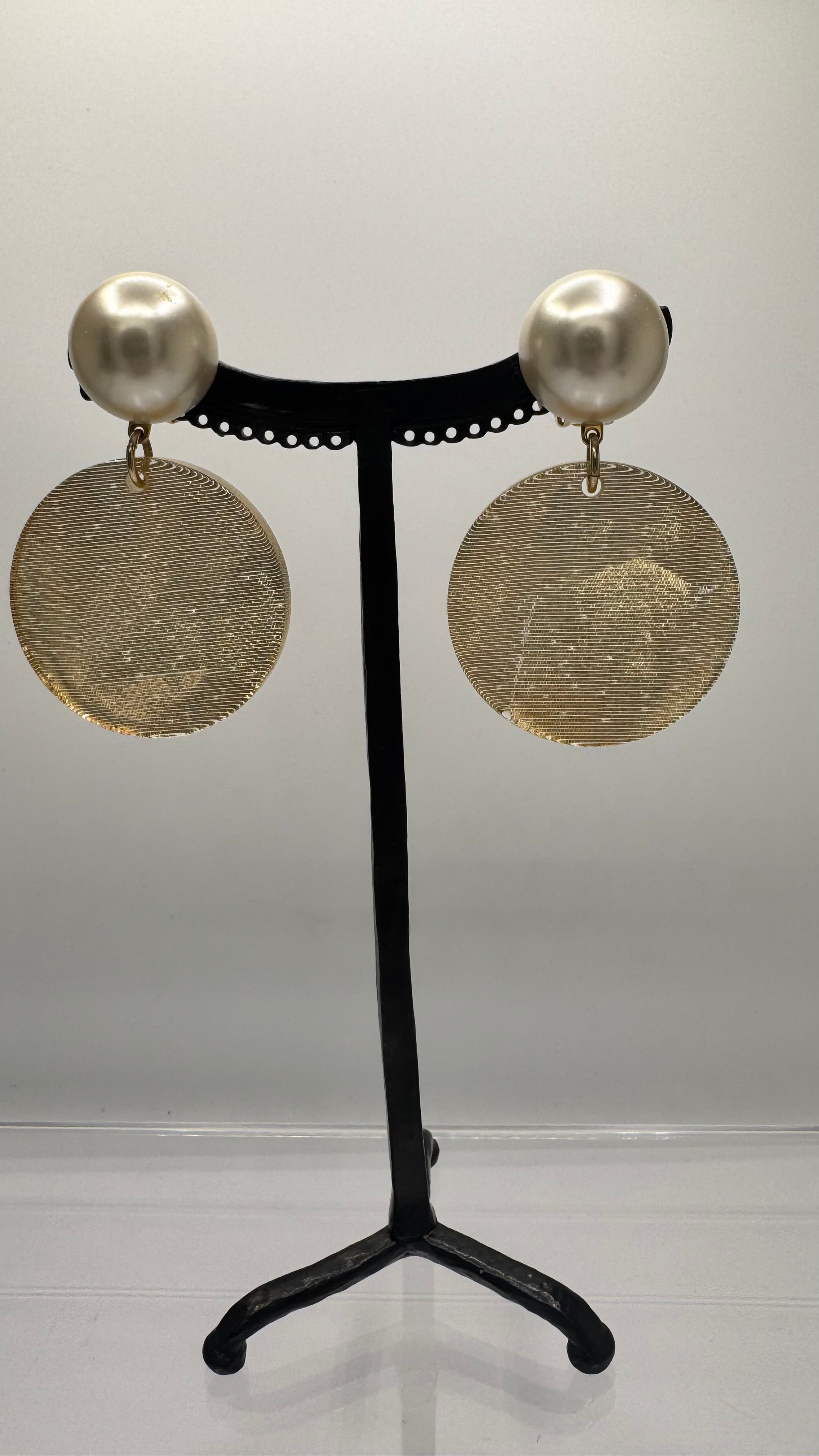 Boucles d’oreilles à clips, perle et or, taille moyen, léger